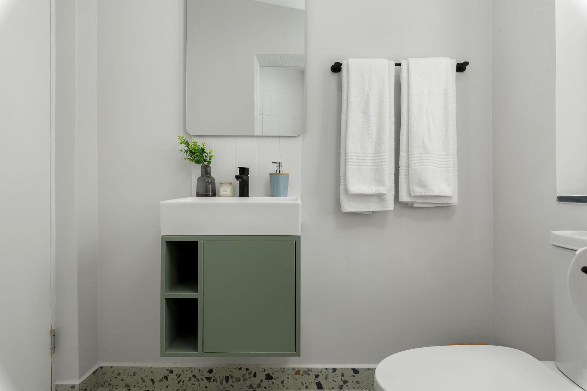 Neighbourgood 1St Crescent Camps Bay Hotel Cape Town Room photo